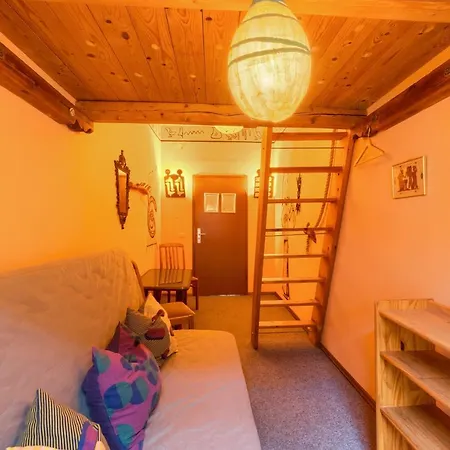 Lollis Hostel *