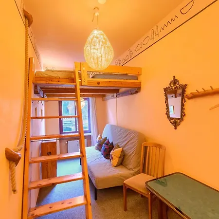 Hostel Lollis *