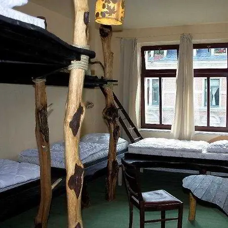 Lollis Hostel *