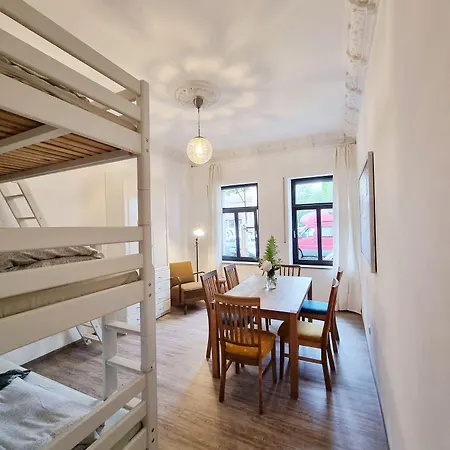 德雷斯登劳里斯寄宿公寓式酒店 旅馆