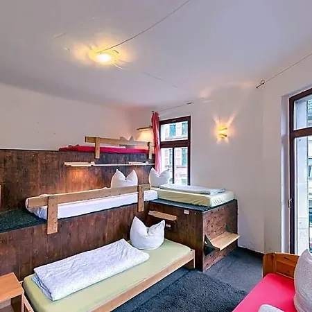 Lollis Hostel *