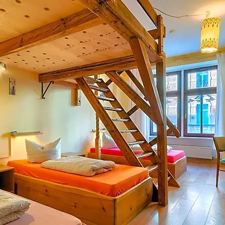 Lollis Hostel *