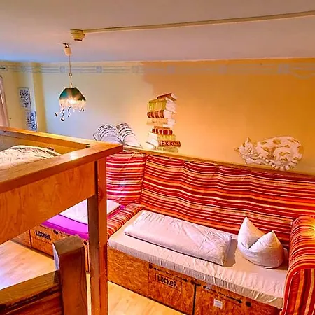 Hostel Lollis