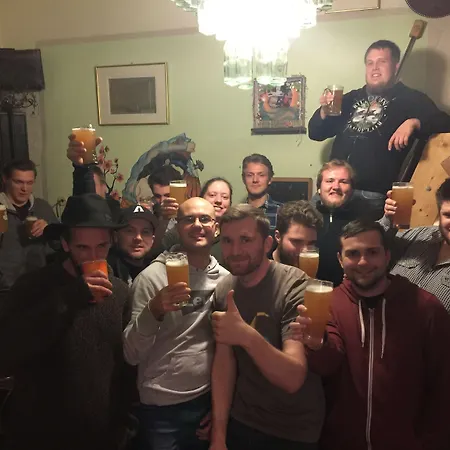 Lollis אכסניה *