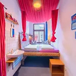 Lollis Hostel *