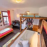 Lollis Hostel *