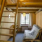 Lollis Hostel *